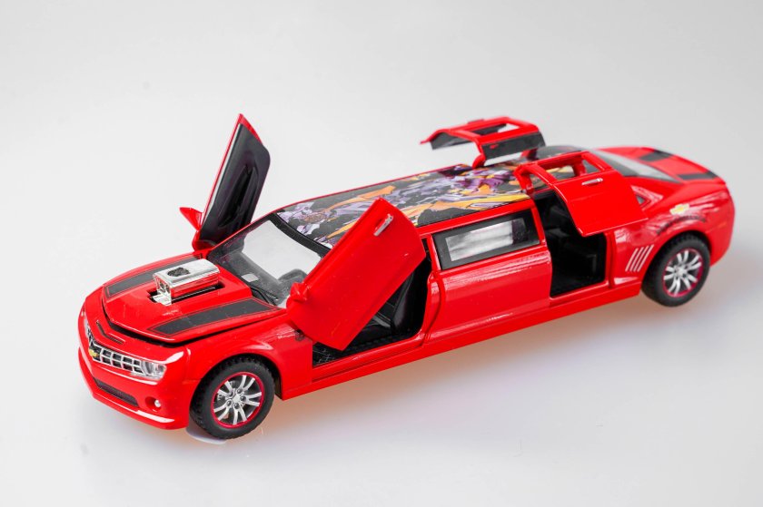 Машинка лимузин Шевроле Камаро