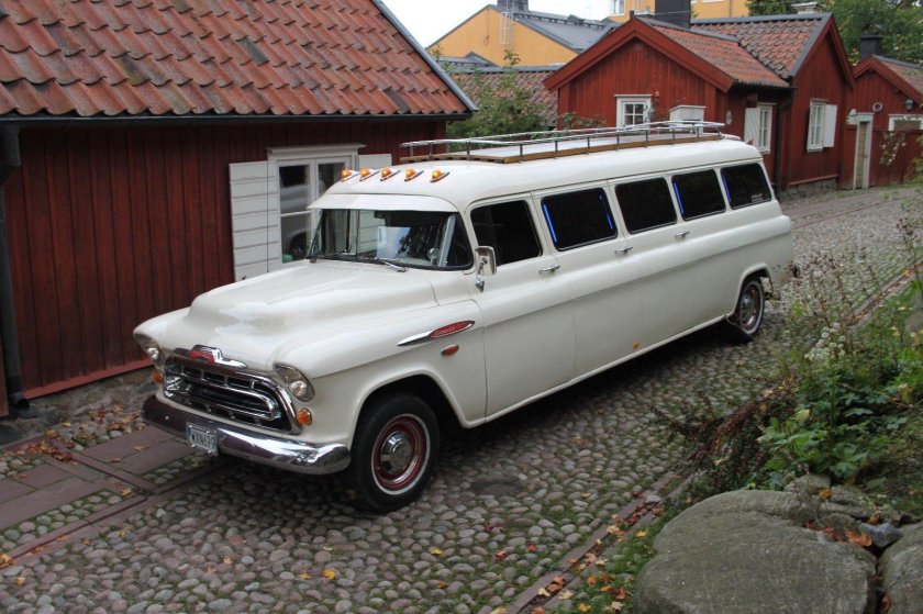 Chevrolet Suburban лимузин