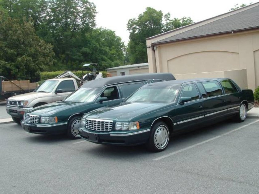 Cadillac fleetwood катафалк