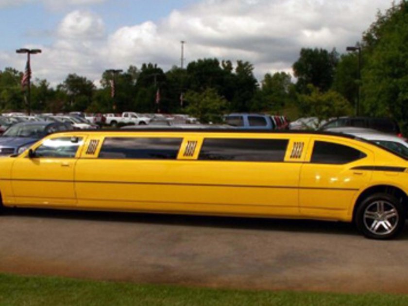 Додж Чарджер лимузин