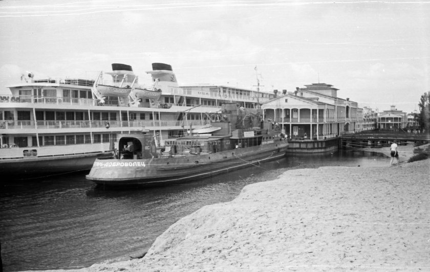 Волгарь Доброволец пароход