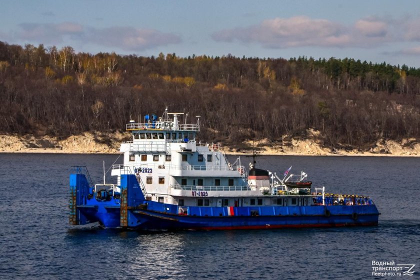 Буксир толкач Волгарь