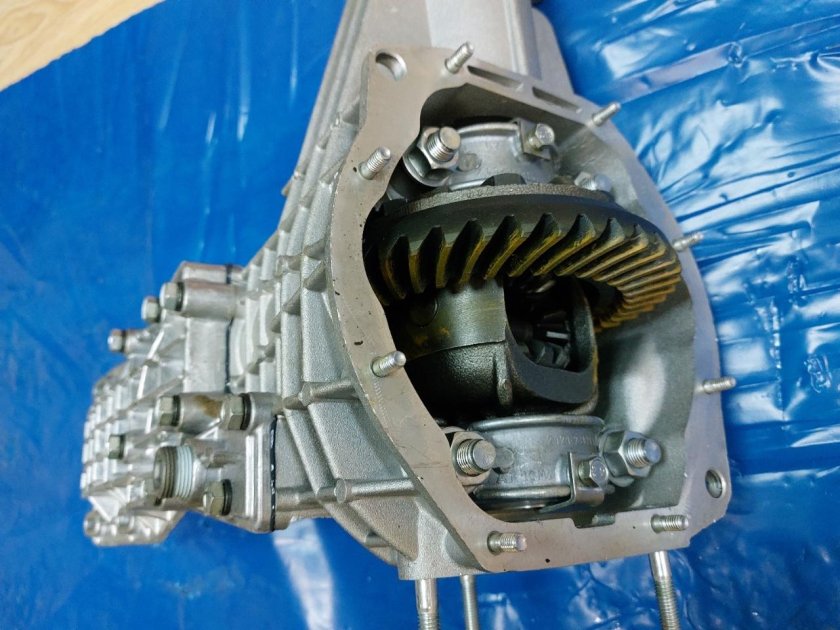 Редуктор переднего моста 2123