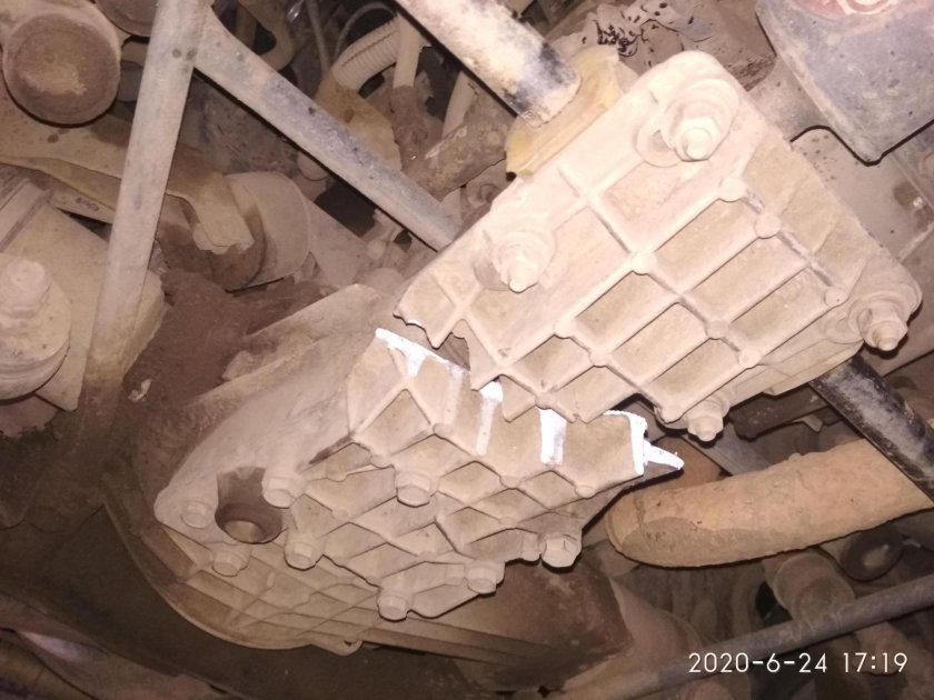 Крышка картера переднего моста Нива