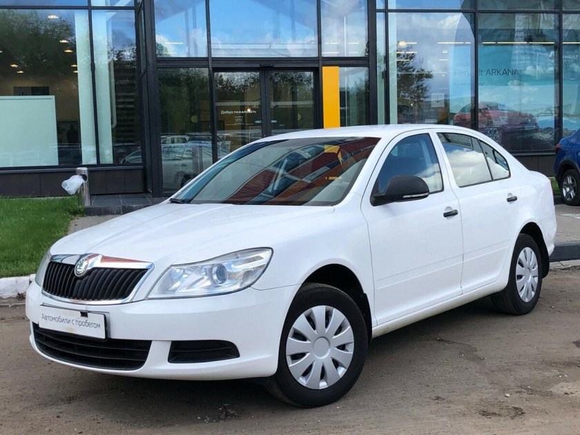Шкода Октавия 2011 белая