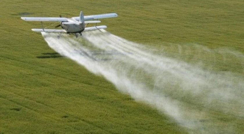 Опрыскиватель на самолете АН-2