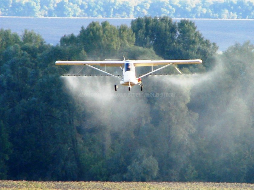 Распыление химикатов с самолетов