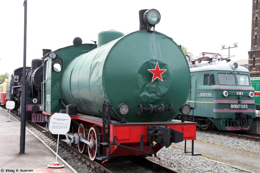 Бестопочный паровоз 9305