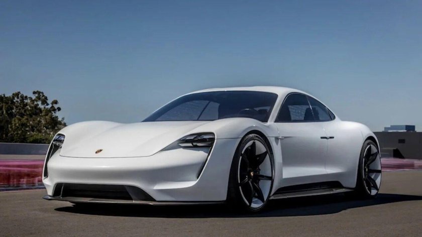 Электромобиль Porsche Taycan
