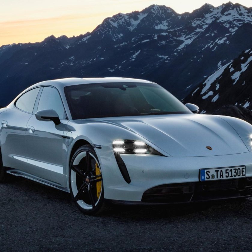 Порше taycan