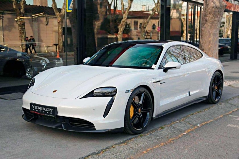 Porsche Taycan Turbo s 2021