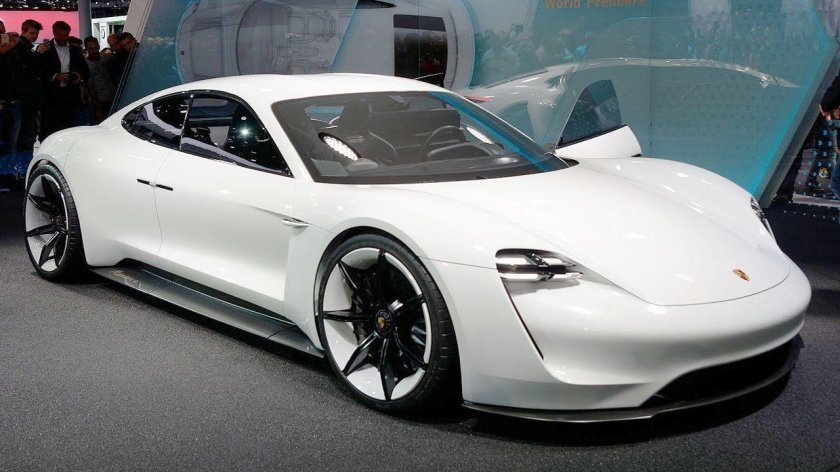 Porsche Taycan электрокар