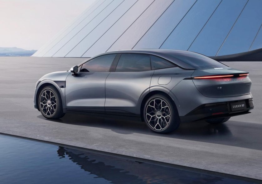 Zeekr 001 2024 седан