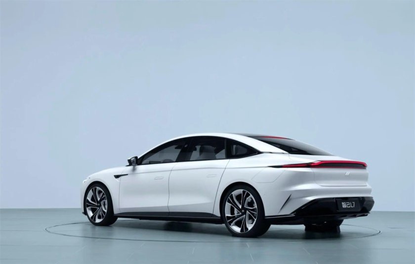 Zhiji l7 электромобиль