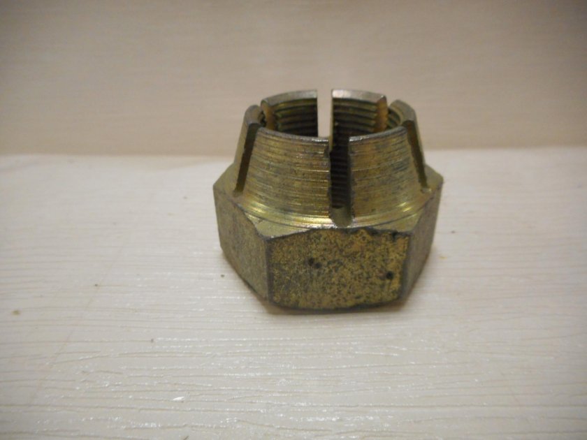 Гайка т-130 шпильки 700-30-2047