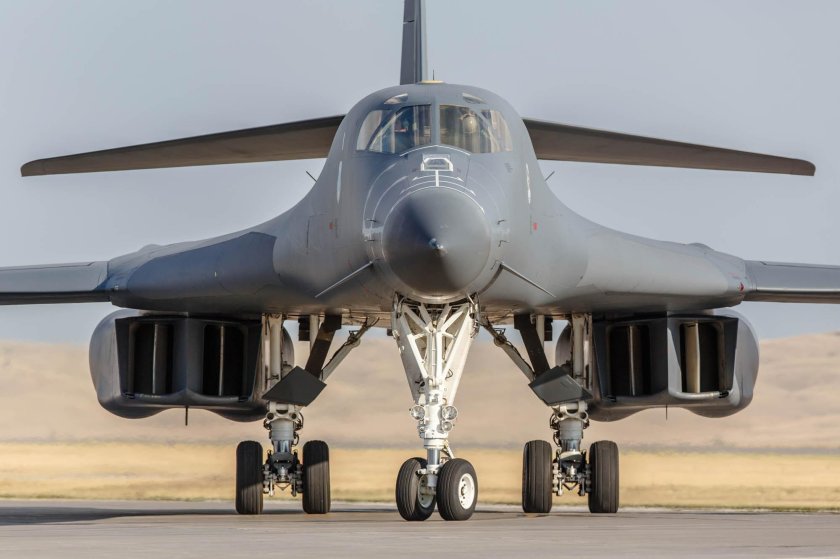 Б1 Лансер бомбардировщик