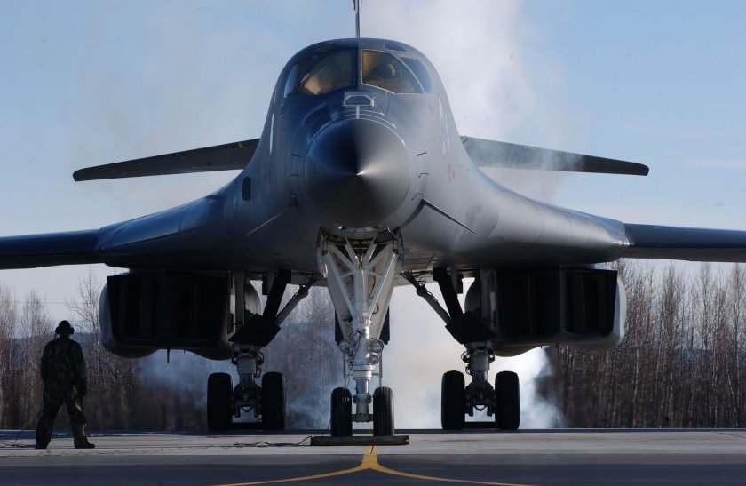 Бомбардировщик b-1b Lancer