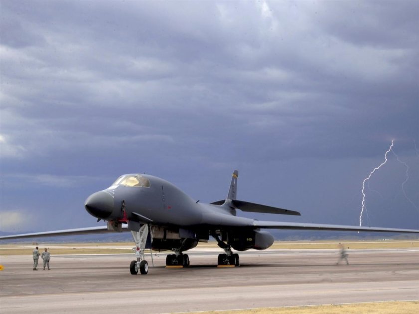 B 1 бомбардировщик