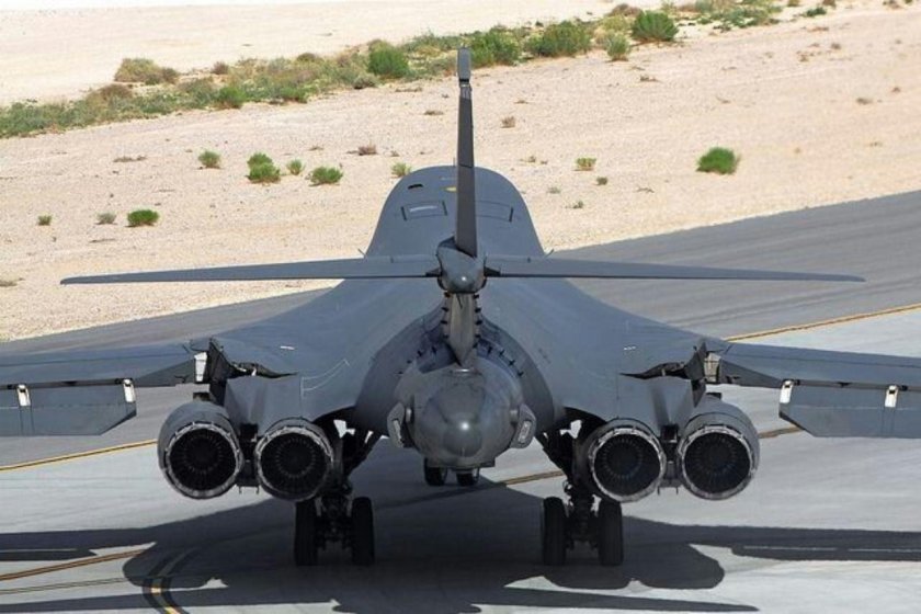Самолёт b-1b Lancer