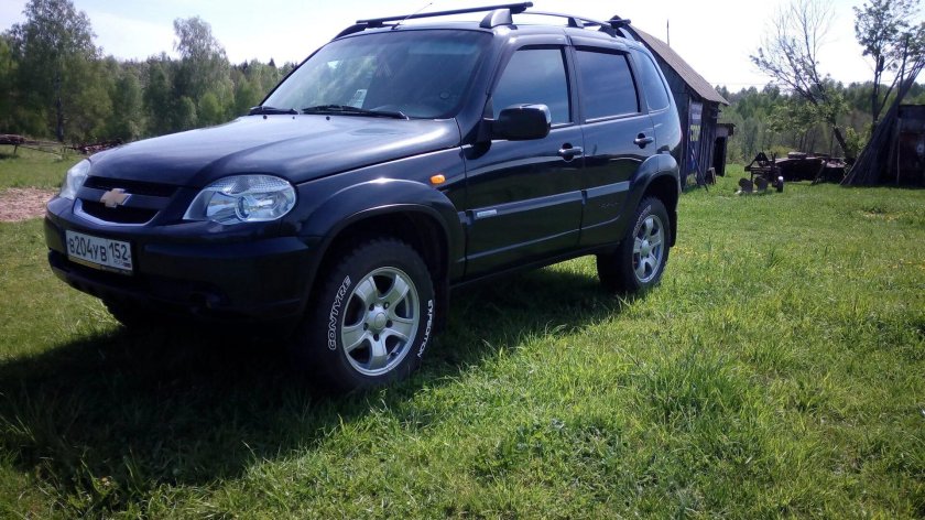 Нива шевроле черный металлик