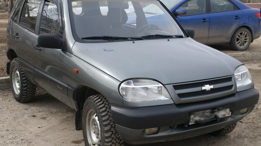 Шевроле Нива 2005 серый металлик