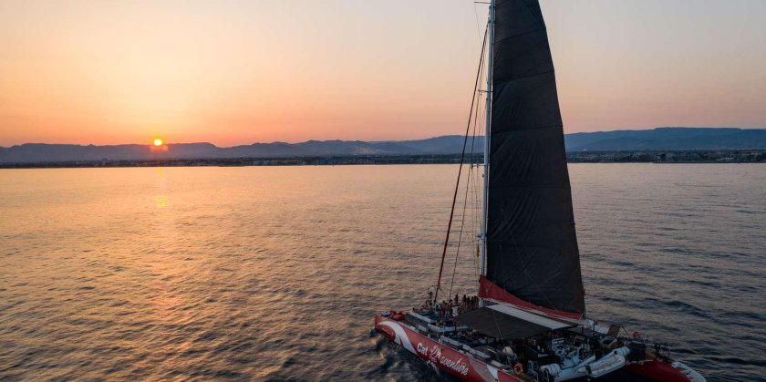 Парусный катамаран артмарин