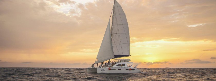 Яхта на закате