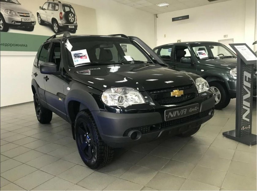 Chevrolet Niva черная