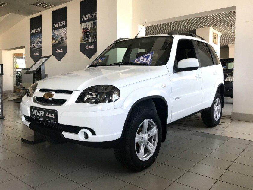 Chevrolet Niva белая