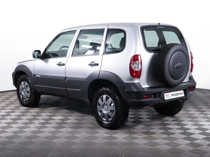 Шевроле Нива 2018 года цвет кузова черный