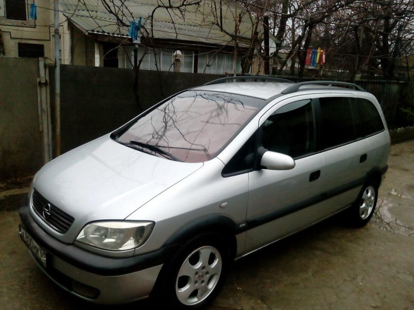 Опель Зафира 2000г