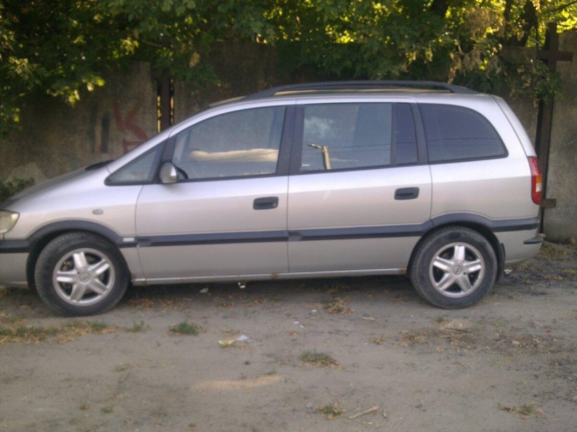 Opel Zafira 2000 года