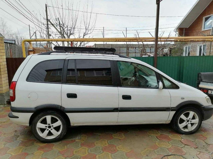 Опель Зафира 2000 года