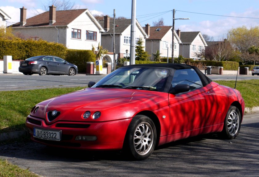 Альфа Ромео кабриолет