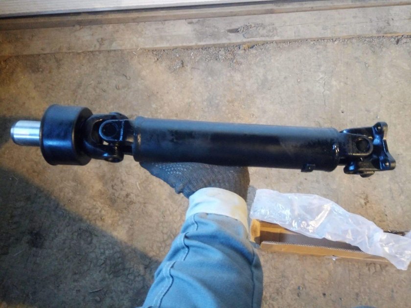 Карданный вал Тойота Хайлюкс задний