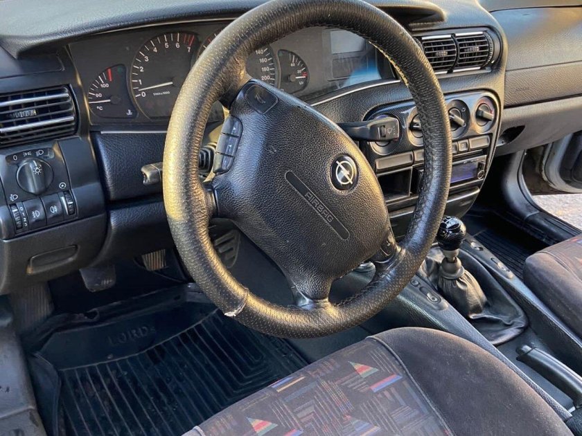 Опель омега универсал