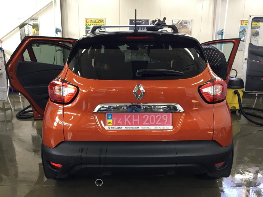 Рено Каптур сзади