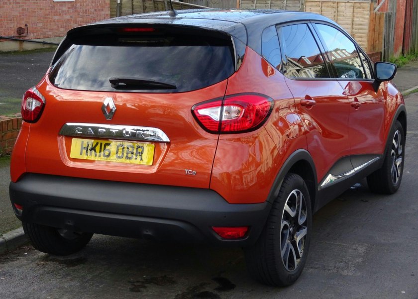 Renault Captur сзади