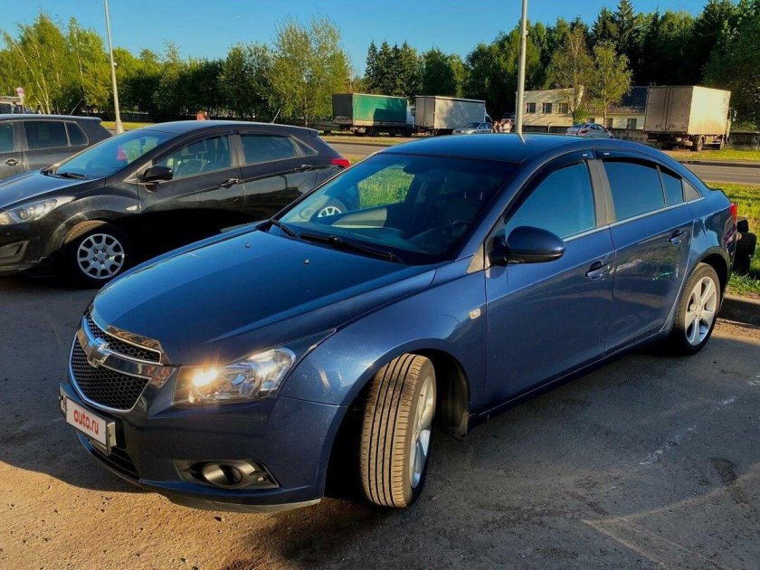 Синий шевроле круз