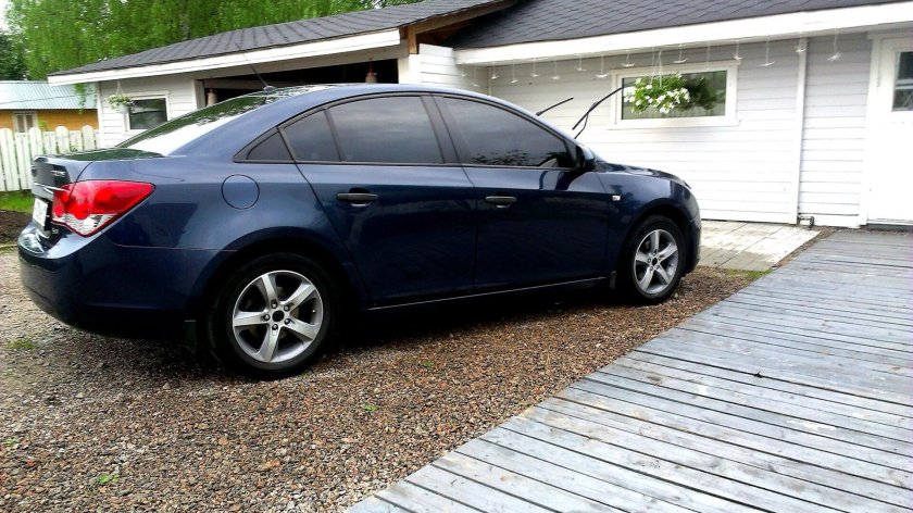 Chevrolet Cruze темно синий