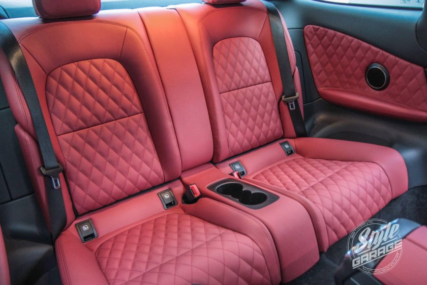 Кожаный салон автомобиля