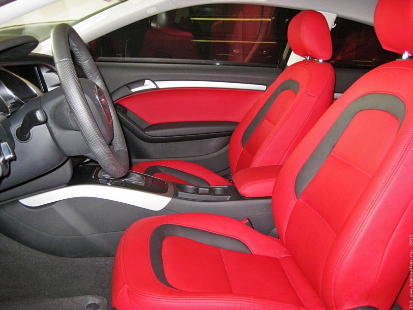 Audi красный салон