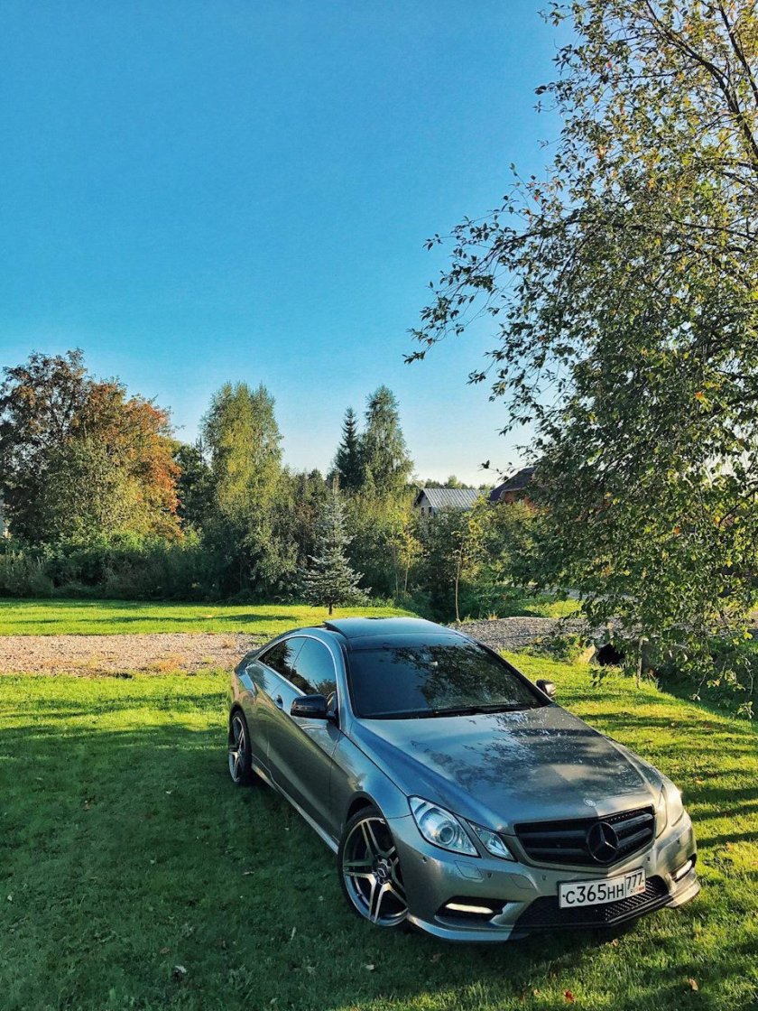 Автомобиль на природе