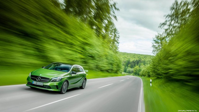 Машина на зел фоне