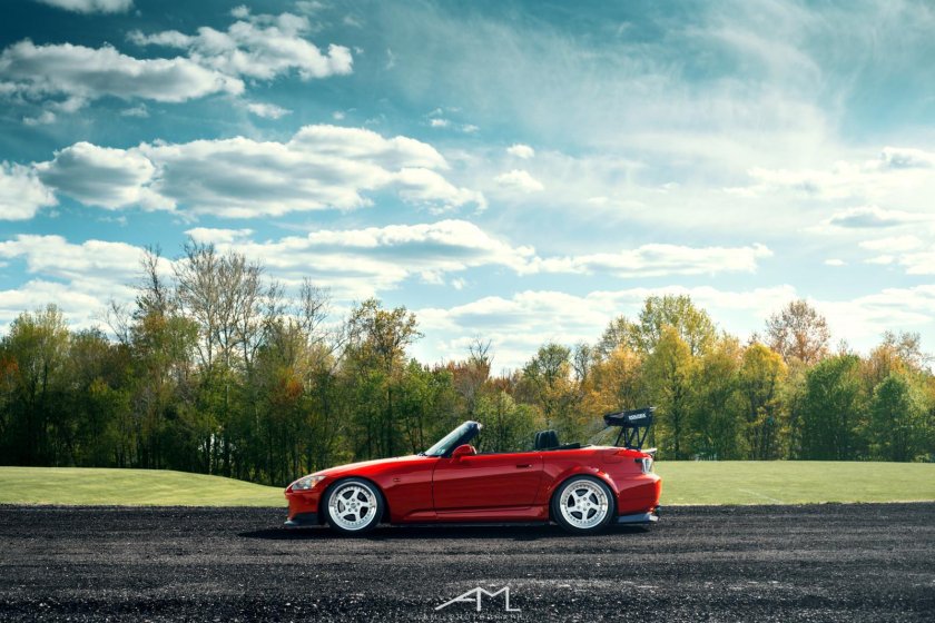 Машина на траве