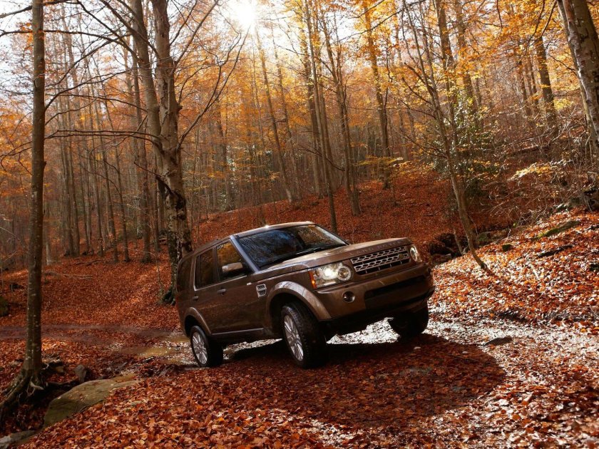 Ленд Ровер Рендж Ровер осень