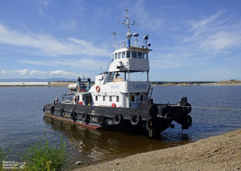 Теплоход буксир-толкач