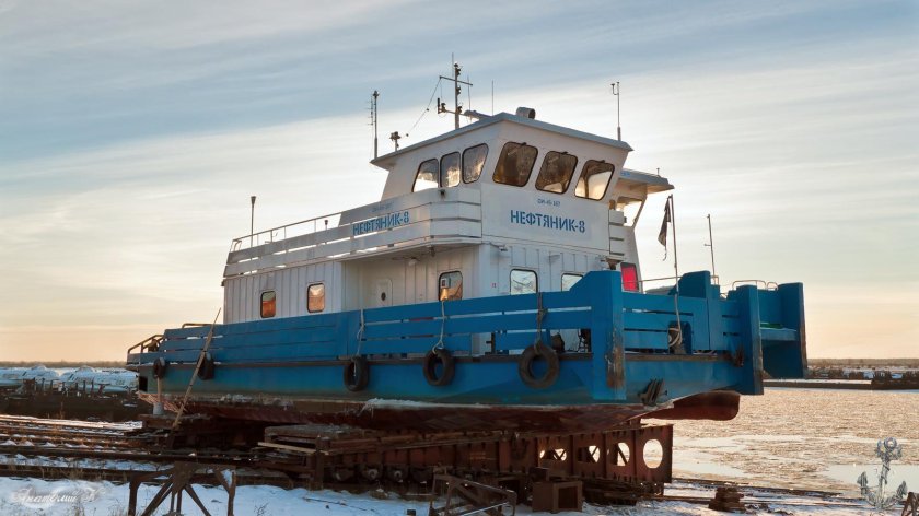 Понтон самоходный толкач ПСТ-1