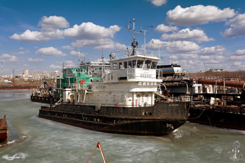 Буксир-толкач 1587