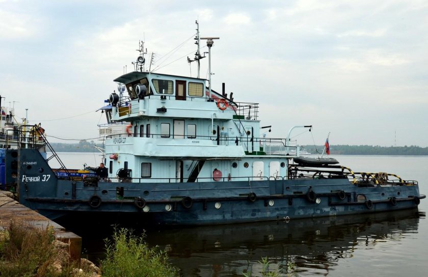 Теплоход буксир-толкач